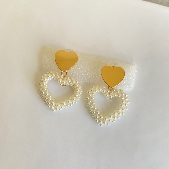 Beautiful pair of earrings news - Picture 6 of 8